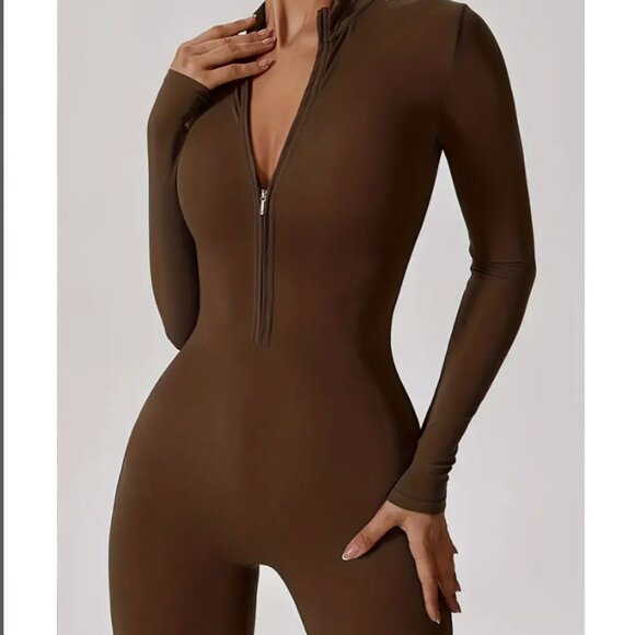 ATHLEISURE JUMPSUITS LIVE AUCTION LISTING - Picture 4 of 17